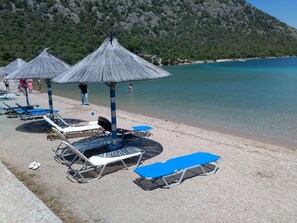 On the beach - Luxury apart. w/ spectacular views (Loutraki-Korinthias)