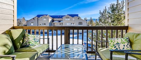 Comfort Condo, 2 Bedrooms, Kitchen | Balcony