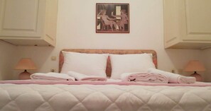 3 bedrooms, iron/ironing board, Internet, bed sheets