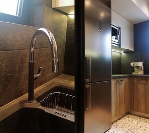 Køleskab, mikrobølgeovn, ovn, kogeplade