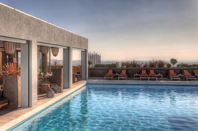 Atenéo, a modern flat downtown Athens! AMA 00000054917