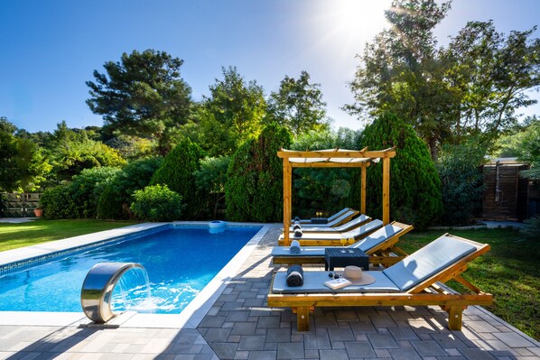 Outdoor pool, pool loungers