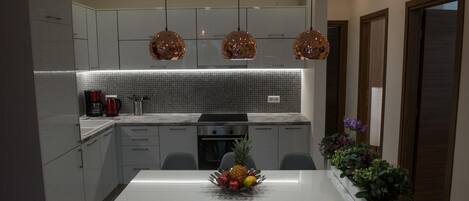 Fridge, microwave, oven, coffee/tea maker