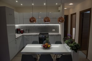 Fridge, microwave, oven, coffee/tea maker