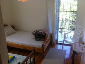 3 bedrooms, iron/ironing board, bed sheets