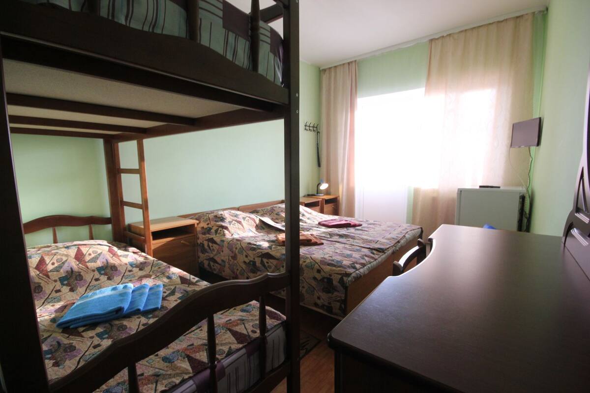 Familienapartment, Meerblick | Schreibtisch, laptopgeeigneter Arbeitsplatz, Verdunkelungsvorhänge