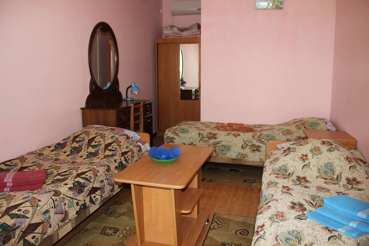 Comfort-Apartment, 3 Einzelbetten, Meerblick | Schreibtisch, laptopgeeigneter Arbeitsplatz, Verdunkelungsvorhänge