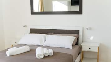 Double Room | 3 bedrooms, minibar, desk, laptop workspace