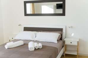 Double Room | 3 bedrooms, minibar, desk, laptop workspace - Stabile Hospitality (Paceco)