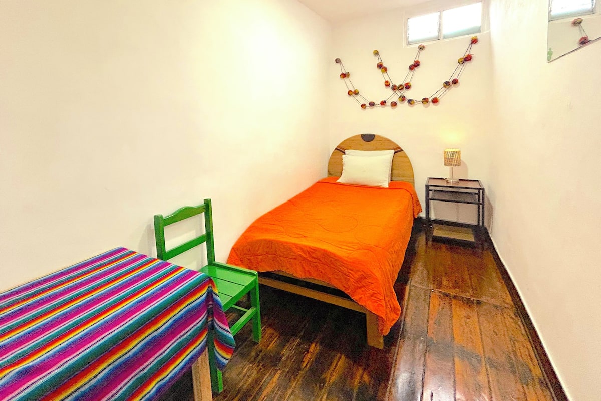 Single Room Shared Bathroom | Wifi gratis y ropa de cama