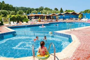 Outdoor pool, open 10:00 AM to 7:00 PM, pool umbrellas - Ioli Village (Kassandra)