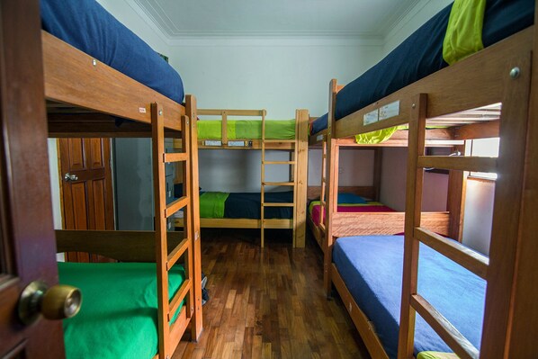 8 Bed Mix Dorm Ensuite | 1 ๊ฐ์ ์นจ์ค, ๋ฌด๋ฃ WiFi, ์นจ๋ ์ํธ