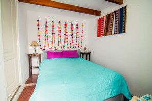 Basic Double Room, 1 Double Bed | Free WiFi, bed sheets - Dragonfly Hostels Miraflores (Lima)
