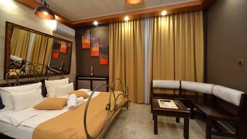 Superior Apartment | Iron/ironing board, free cots/infant beds, free WiFi, bed sheets