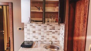 Romantic Studio | Private kitchenette | Fridge, stovetop, cookware/dishes/utensils