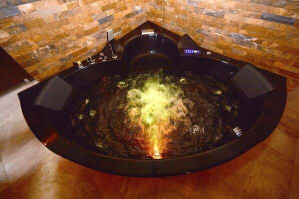 Superior Apartment | Private spa tub