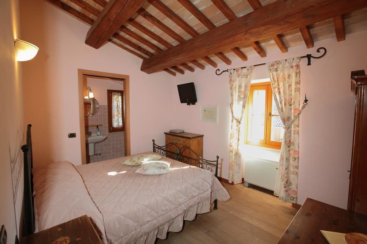 Double Room | In-room safe, free WiFi, bed sheets