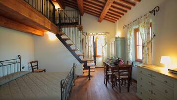 Quadruple Room | In-room safe, free WiFi, bed sheets