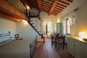 Vierpersoonskamer | Een kluis op de kamer, gratis wifi, beddengoed