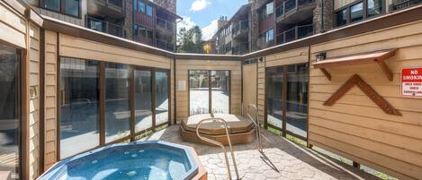 Bañera de hidromasaje exterior