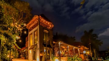 Fachada del alojamiento - Noche