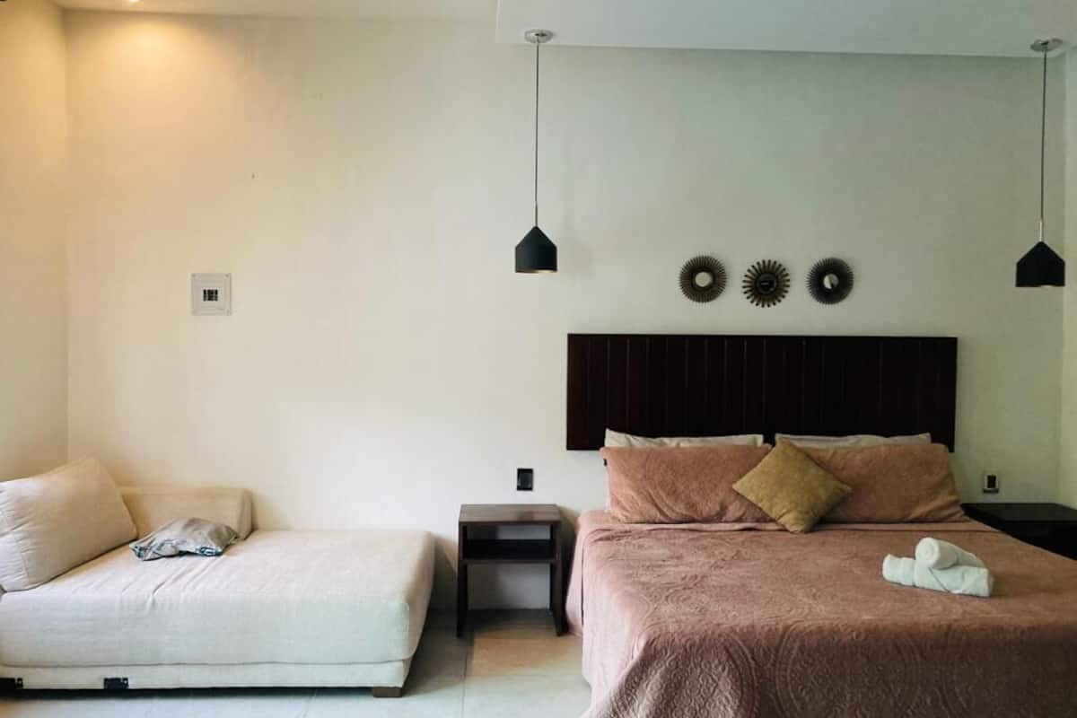 Premium kamer, bad | Een minibar, een kluis op de kamer, gratis babybedden, reisbedje