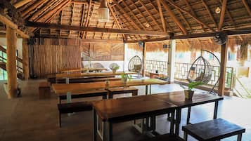 30-Zoll-Smart-TV mit Satellitenempfang, Fernseher