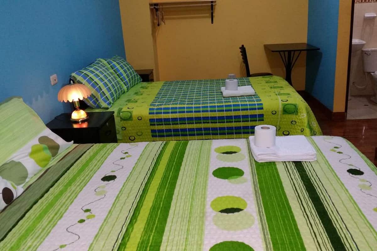 Quarto duplo, 2 camas de casal | Ferros/tábuas de passar roupa, Wi-Fi de cortesia, roupa de cama