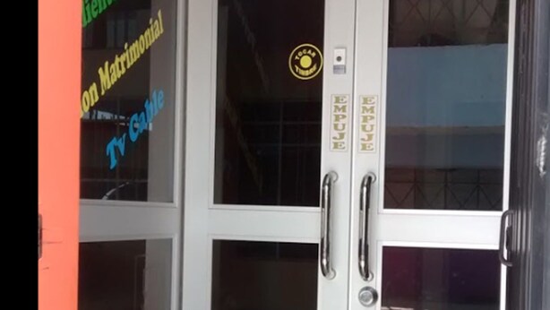 Property entrance - Hostal Los Pinos (El Tambo)