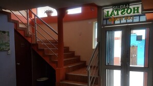 Interior entrance - Hostal Los Pinos (El Tambo)