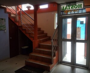 Interior entrance - Hostal Los Pinos (El Tambo)