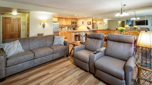 Comfort Condo, 2 Bedrooms, Kitchen | Living room
