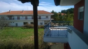 Property grounds - Big house (170m),20m to beach,view to Olympus,near to Thessaloniki airport  (Παραλία Επανομής)