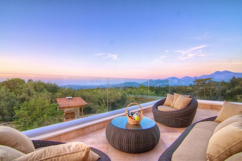 Green Paradise Luxury Villa In Crete