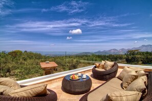Property grounds - Green Paradise Luxury Villa In Crete (Τζαννακιανά)