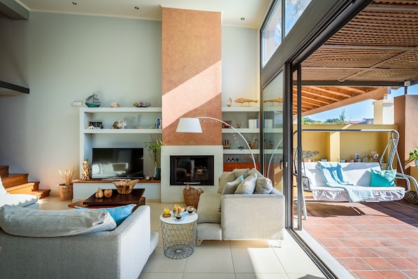 TV, fireplace, DVD player, books