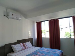 Executive Apartment, 2 Bedrooms, Smoking, City View | Blackout curtains, iron/ironing board, free WiFi, bed sheets - Apartamento Central Setti (Foz do Iguaçu)