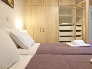 2 Schlafzimmer, Zimmersafe, Schreibtisch, schallisolierte Zimmer