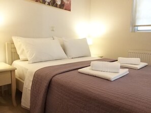 2 habitaciones, caja de seguridad en la habitación y escritorio 
