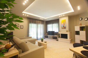 Smart TV -                   Mezonetes Toroni                                 (Τορώνη Χαλκιδικής)