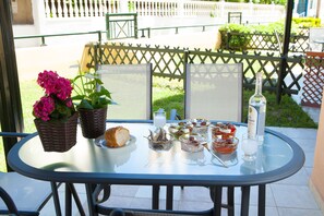 Outdoor dining -                   Mezonetes Toroni                                 (Τορώνη Χαλκιδικής)