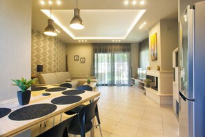 Interior -                   Mezonetes Toroni                                 (Τορώνη Χαλκιδικής)