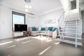 Fernseher, Kamin, DVD-Player, Stereoanlage
