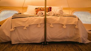 Exclusive Tent, 1 Queen Bed, Lagoon View | Premium bedding, pillowtop beds, in-room safe - Folk Glamp Tents (José Ignacio)