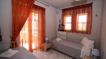 2 bedrooms, iron/ironing board, WiFi, bed sheets