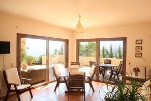 Dining - SUNNY HOUSE FOR ALL SEASONS (Σταλίδα)