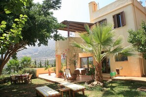 Outdoor dining - SUNNY HOUSE FOR ALL SEASONS (Σταλίδα)