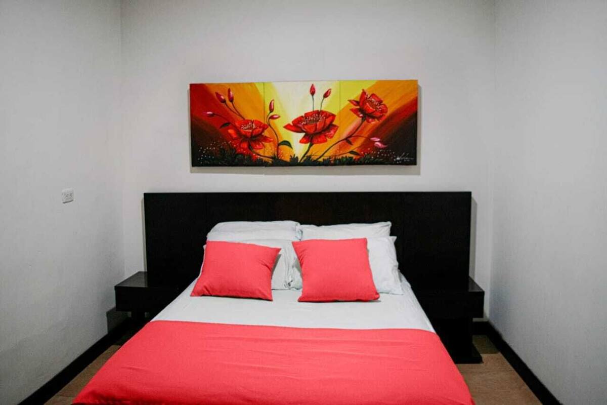 Iron/ironing board, free WiFi, bed sheets