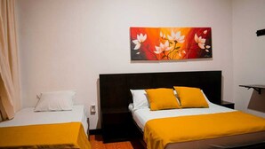 Quarto família | Ferros/tábuas de passar roupa, Wi-Fi de cortesia, roupa de cama