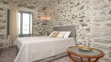 2 bedrooms, soundproofing, iron/ironing board, WiFi